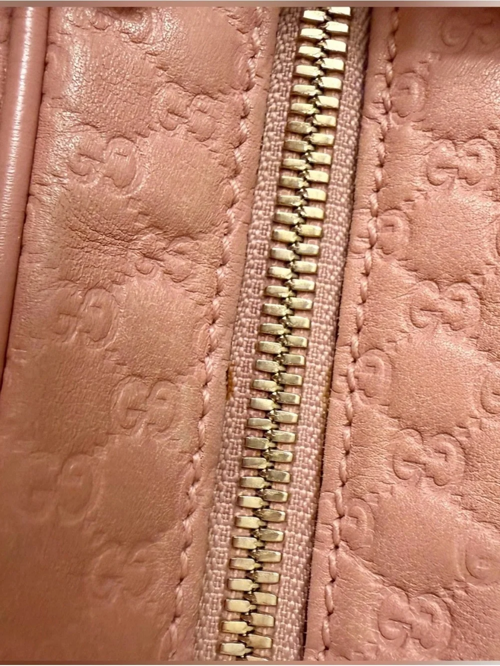 Set Gucci Blush Pink Guccissima  Leather High-Top Sneakers and Crossbody Bag